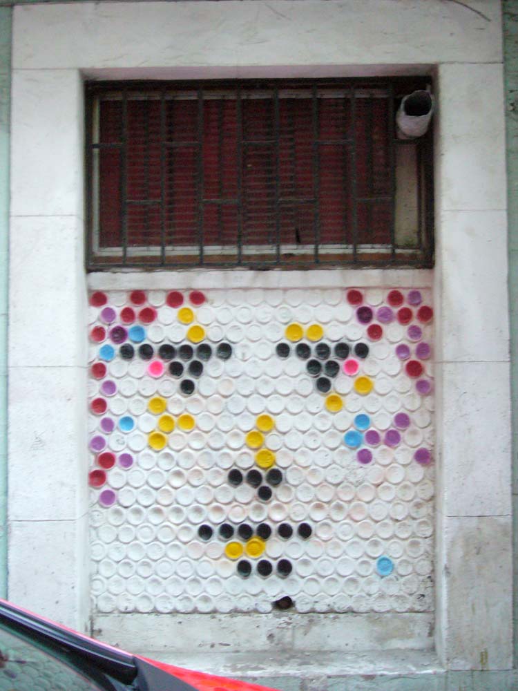 Rostro sobre botellas_Graffiti arte ubano_proceso_Coruña_Outon